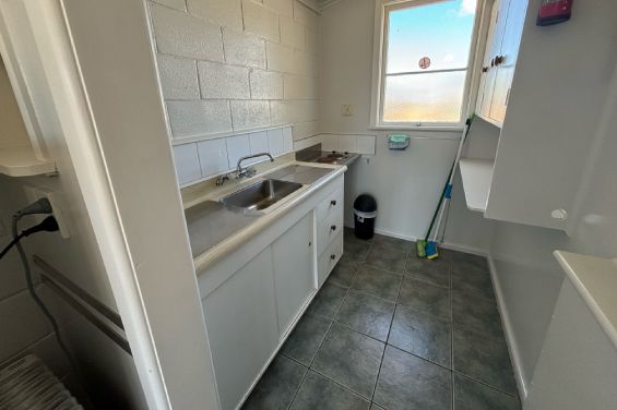 2-Bedroom Motel 1 - kitchen