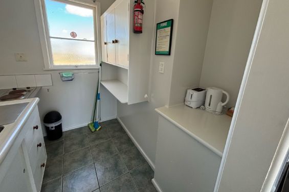 2-Bedroom Motel 1 - kitchen
