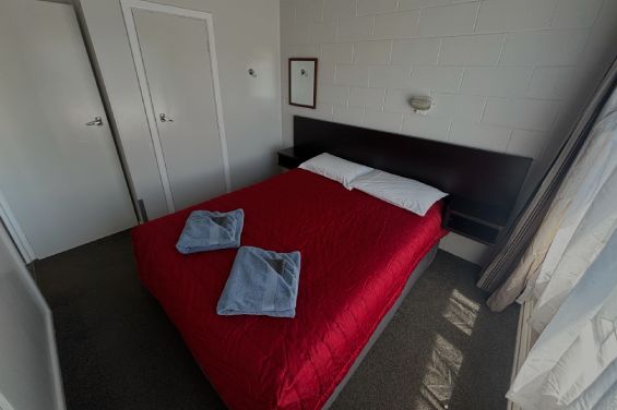 2-Bedroom Motel 1 - main bedroom