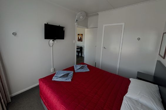 2-Bedroom Motel 1 - main bedroom